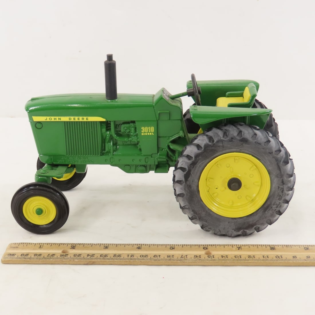 ERTL John Deere 3010 Diesel WF Tractor 1992 SE - 2