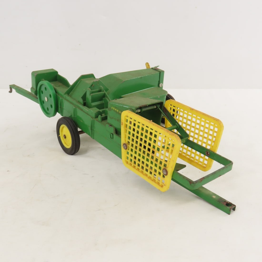 ERTL John Deere Hay Baler & Chuck Wagon - 3
