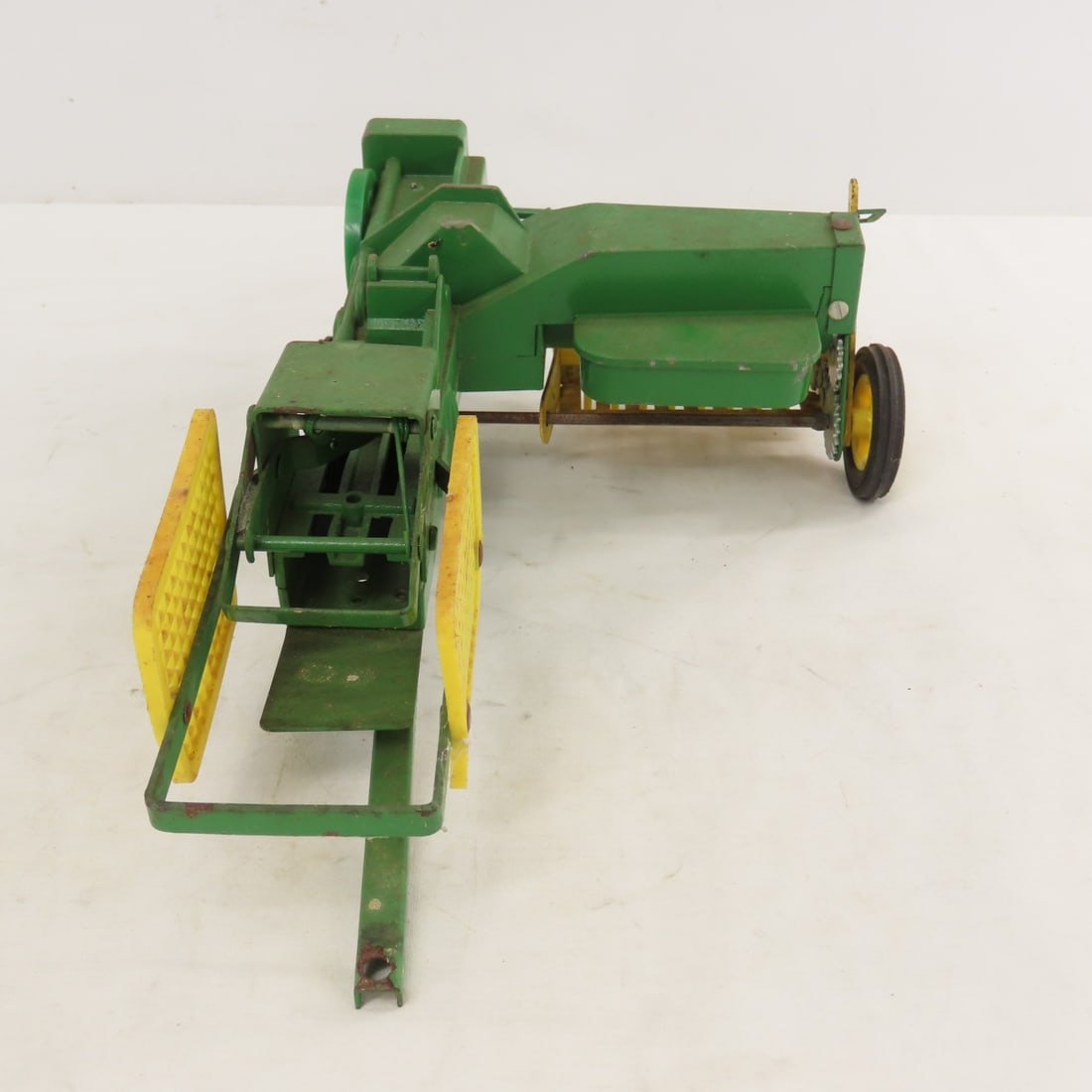 ERTL John Deere Hay Baler & Chuck Wagon - 4