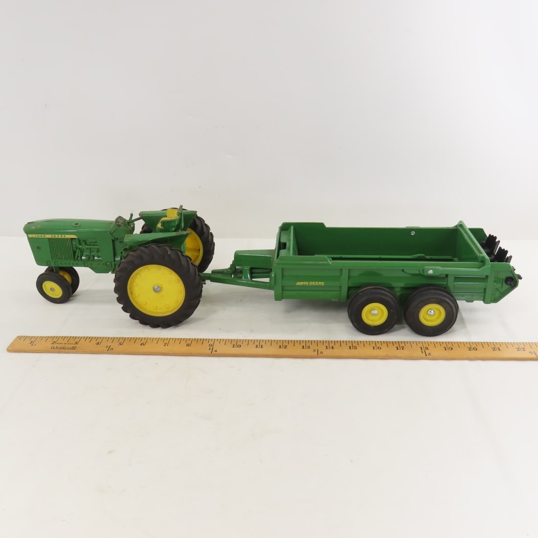 ERTL John Deere NFF Tractor & Manure Spreader - 2