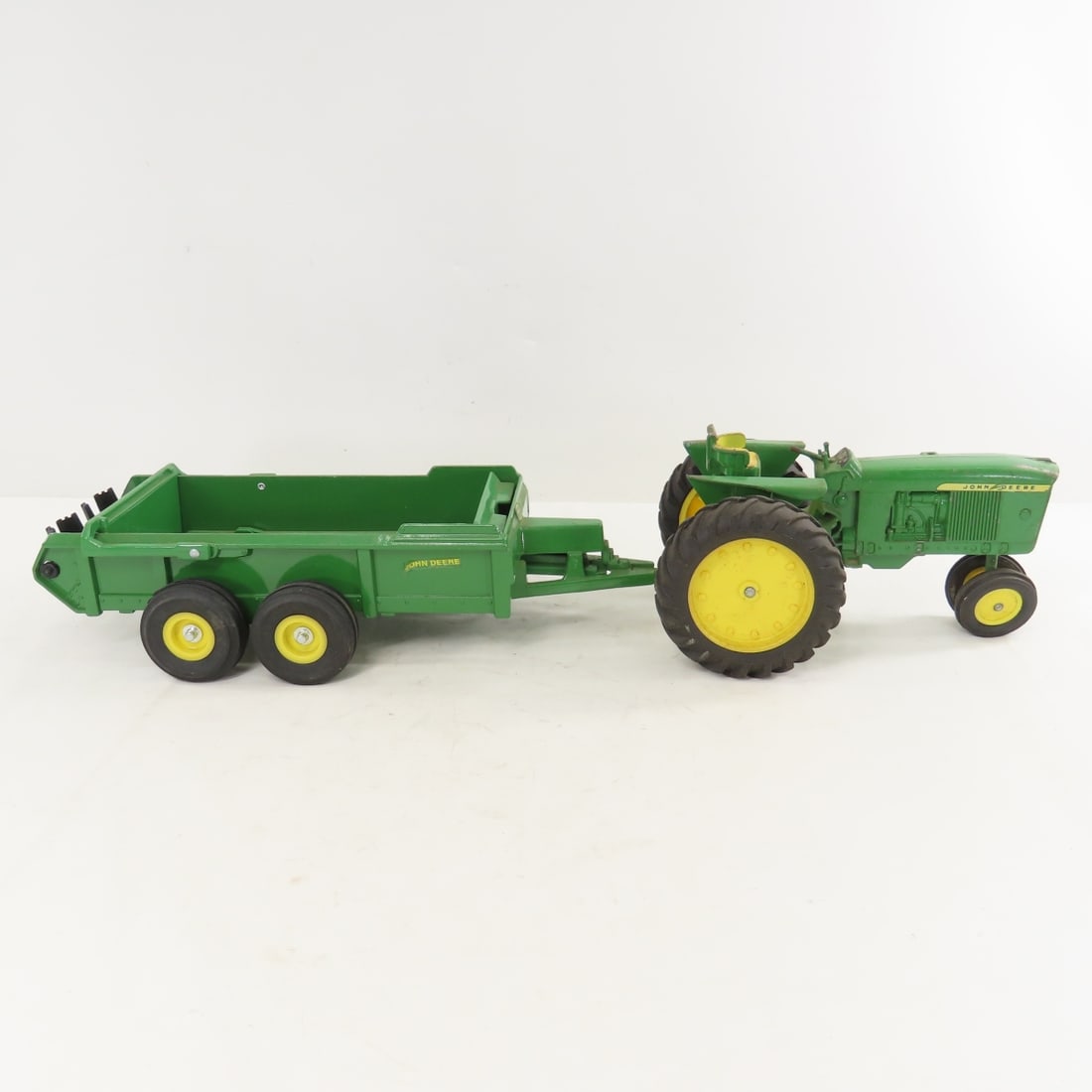 ERTL John Deere NFF Tractor & Manure Spreader - 6