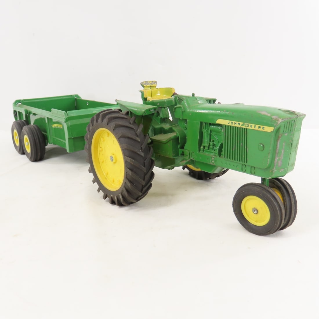 ERTL John Deere NFF Tractor & Manure Spreader - 7