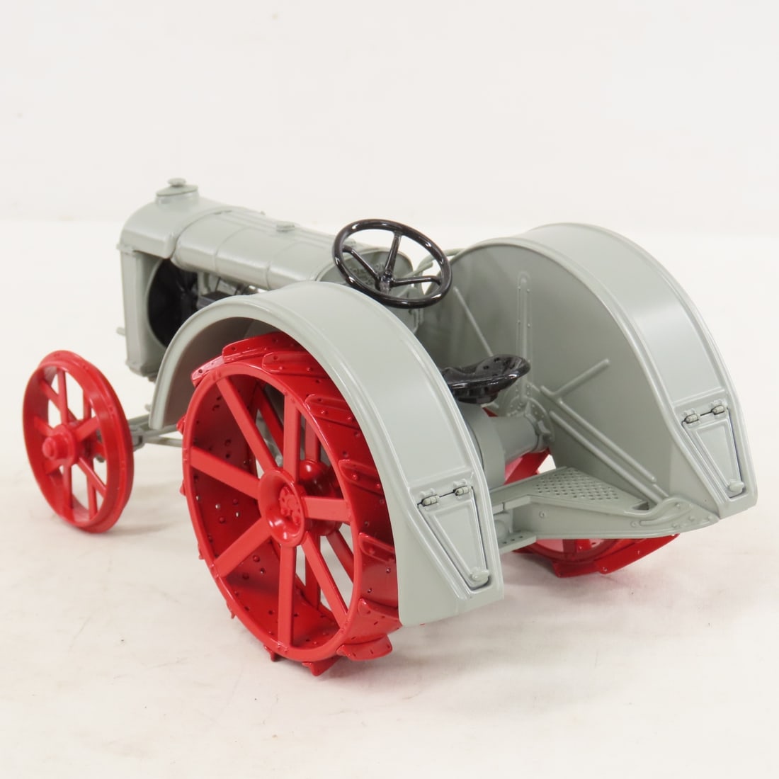 Danbury Mint 1927 Fordson F Tractor - 3