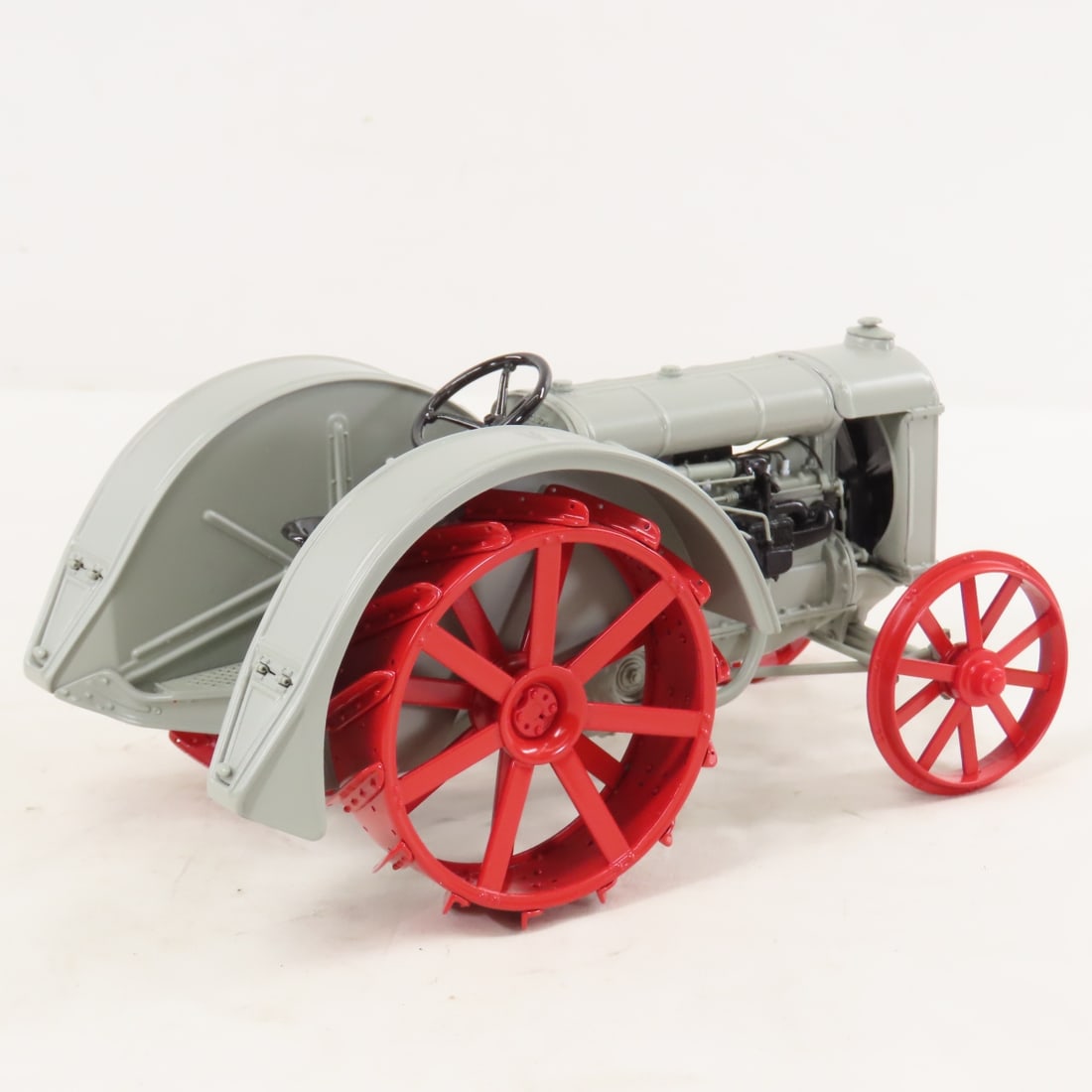 Danbury Mint 1927 Fordson F Tractor - 5