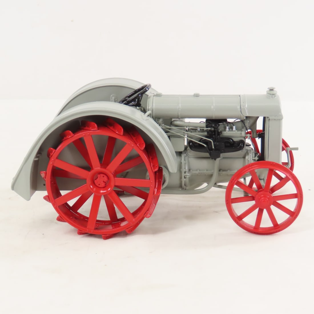 Danbury Mint 1927 Fordson F Tractor - 6