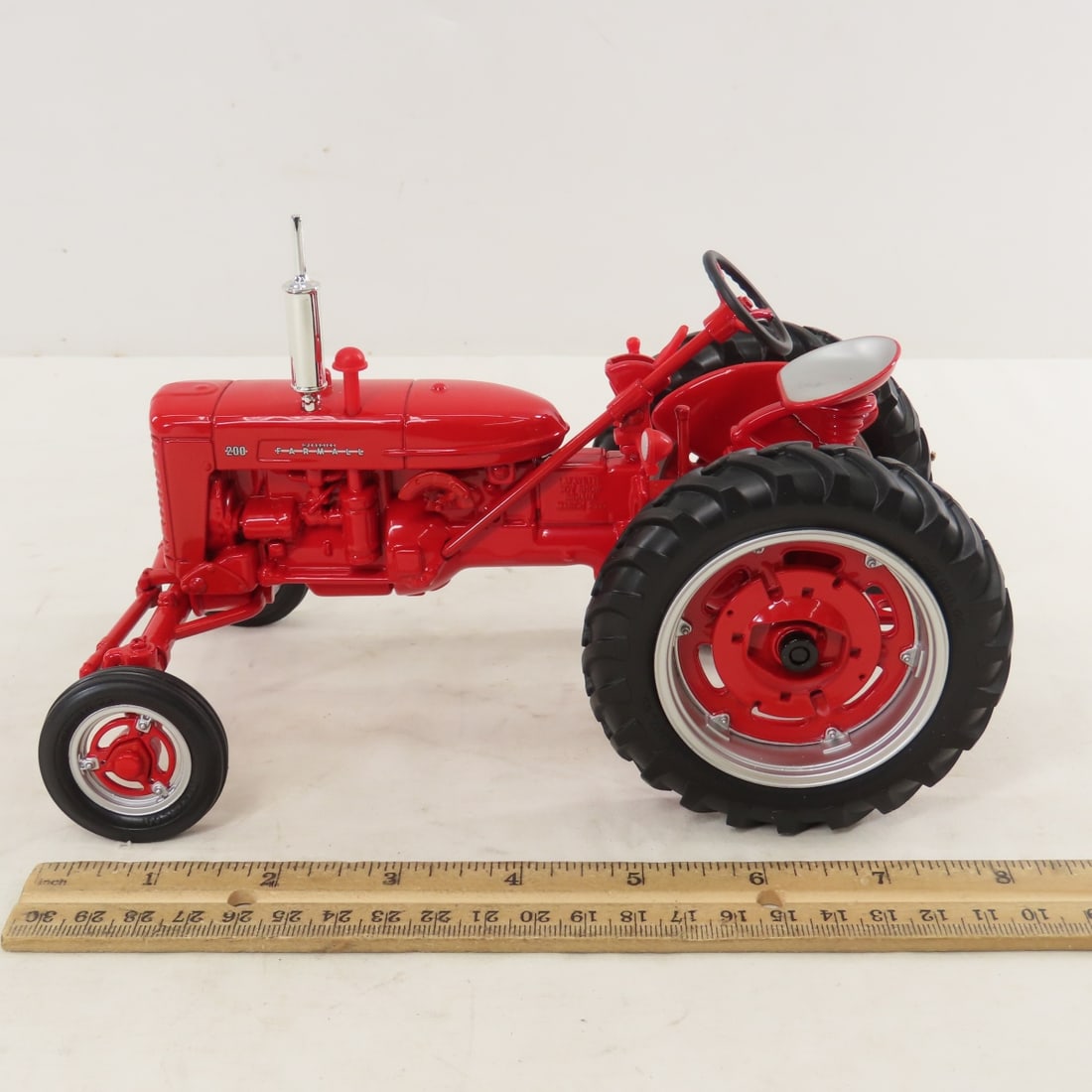 ERTL IH McCormick Farmall 200 Lafayette 2000 - 3