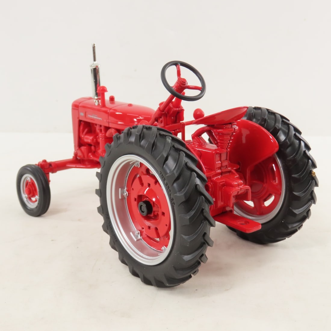 ERTL IH McCormick Farmall 200 Lafayette 2000 - 4