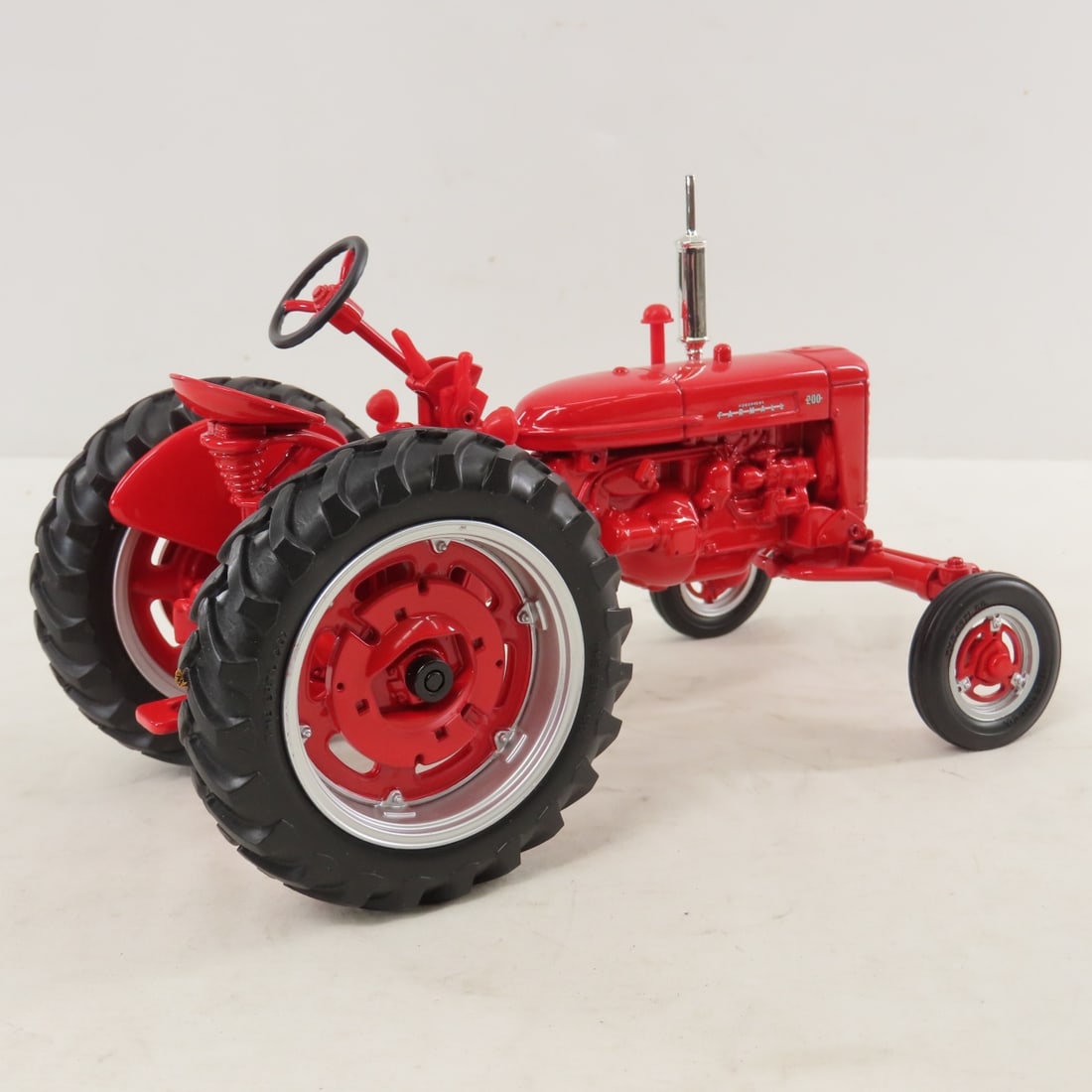 ERTL IH McCormick Farmall 200 Lafayette 2000 - 6