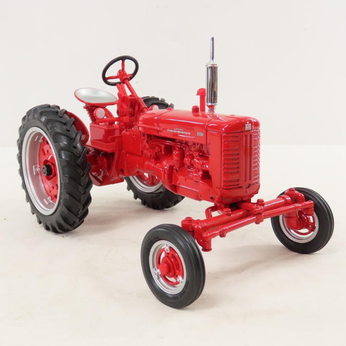 ERTL IH McCormick Farmall 200 Lafayette 2000 - 8