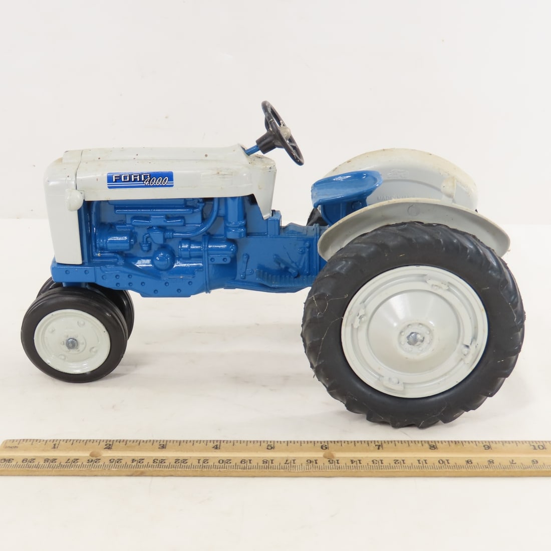 Scale Models Ford 4000 NF Tractor - 2