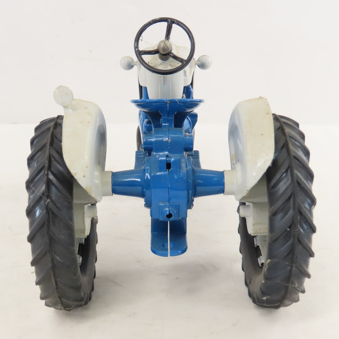 Scale Models Ford 4000 NF Tractor - 4