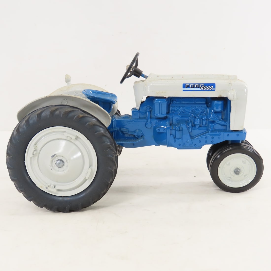 Scale Models Ford 4000 NF Tractor - 6
