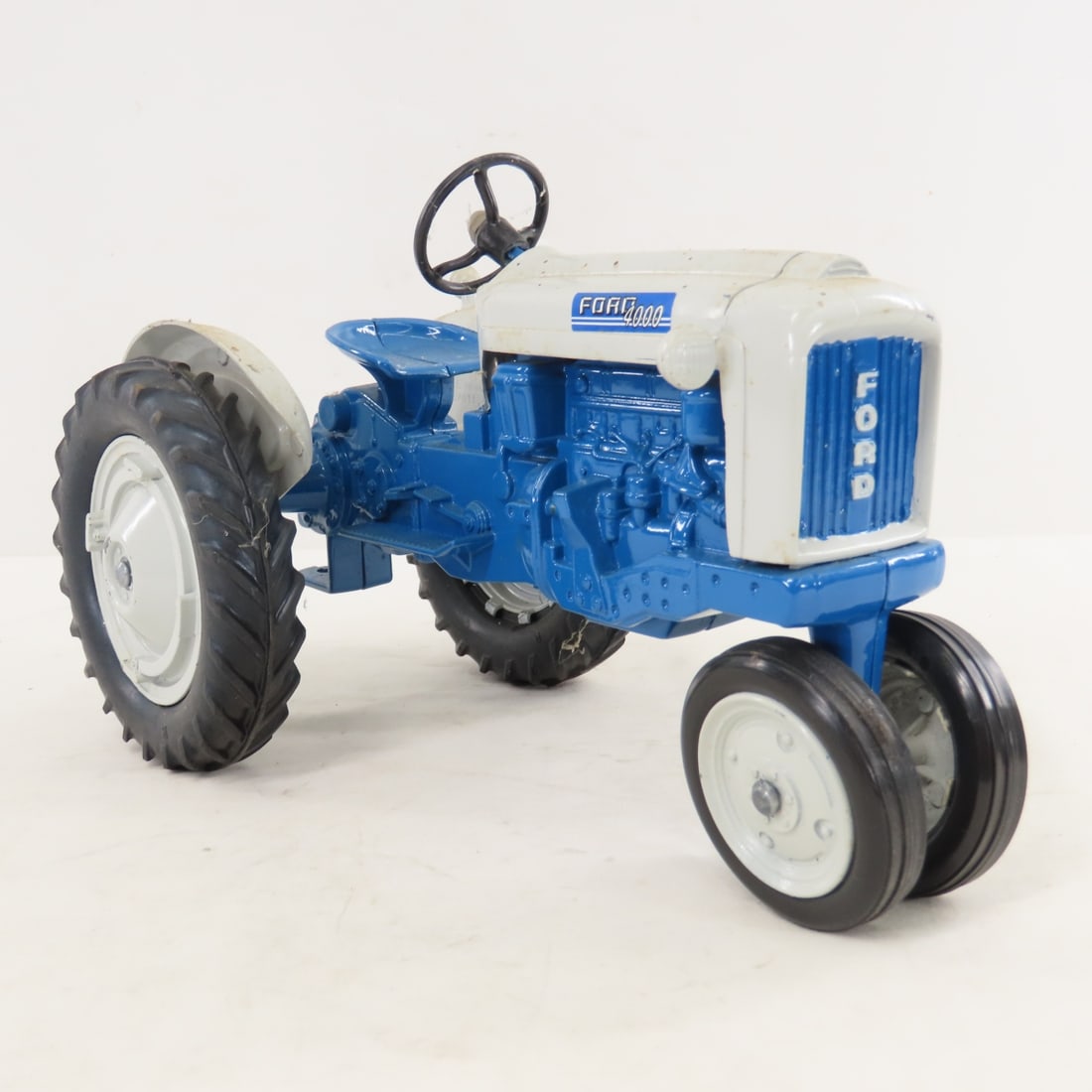 Scale Models Ford 4000 NF Tractor - 7