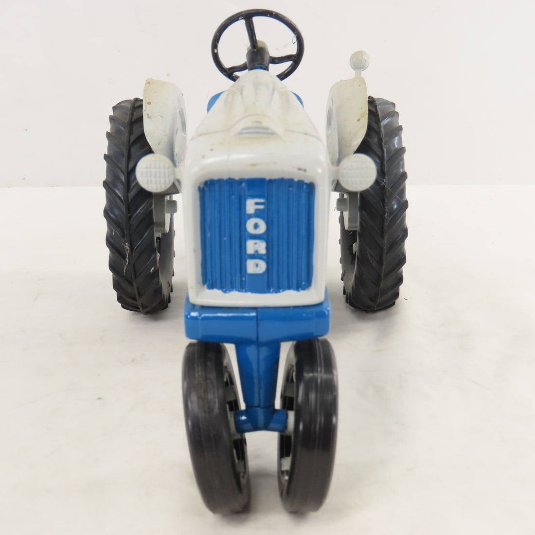 Scale Models Ford 4000 NF Tractor - 8