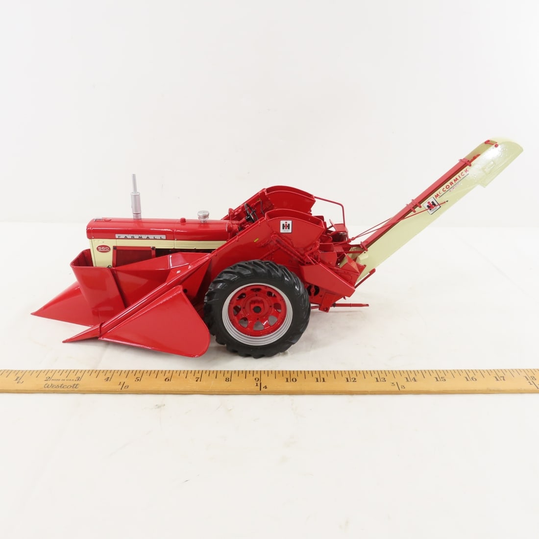 ERTL Precision IH Farmall 560 w/ IH Corn Picker - 2