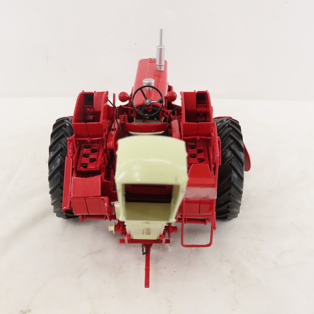 ERTL Precision IH Farmall 560 w/ IH Corn Picker - 4