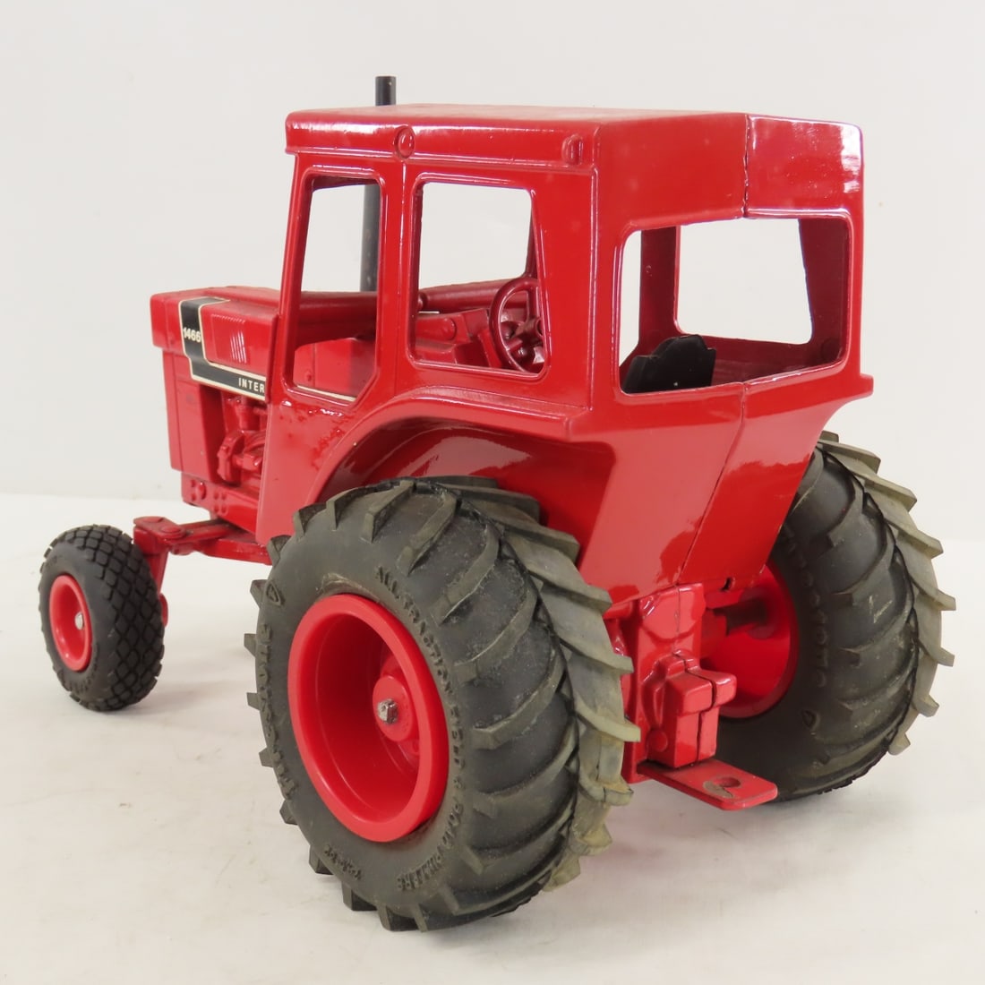 ERTL International 1466 WF Tractor with Cab - 3