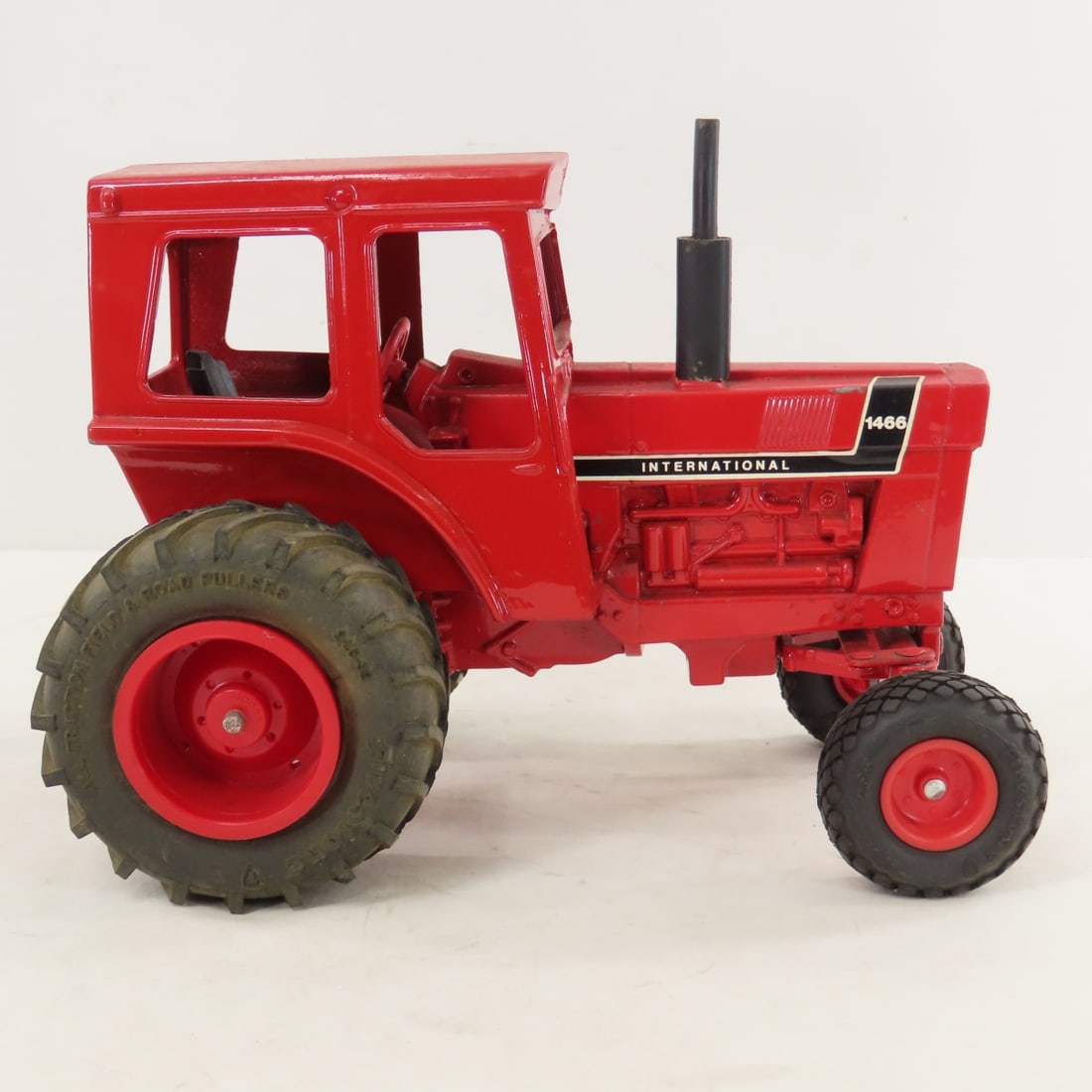 ERTL International 1466 WF Tractor with Cab - 6
