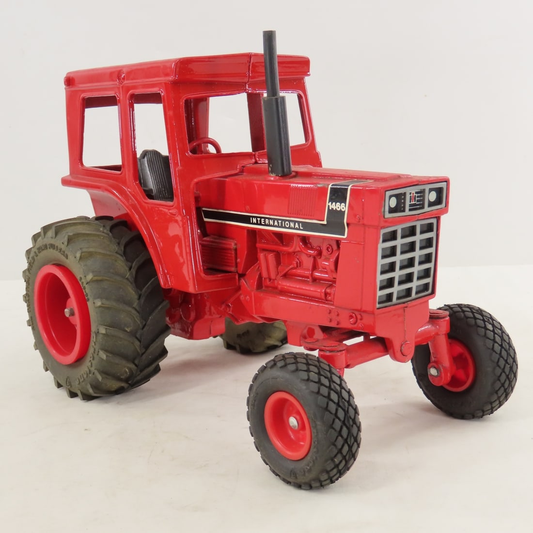 ERTL International 1466 WF Tractor with Cab - 7