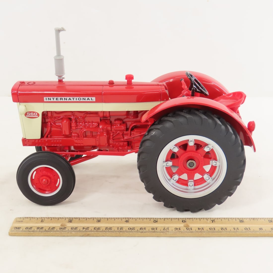 ERTL International 560 WF Tractor - 2