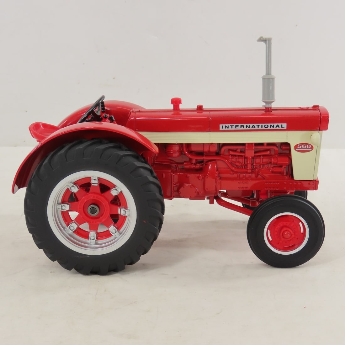 ERTL International 560 WF Tractor - 6