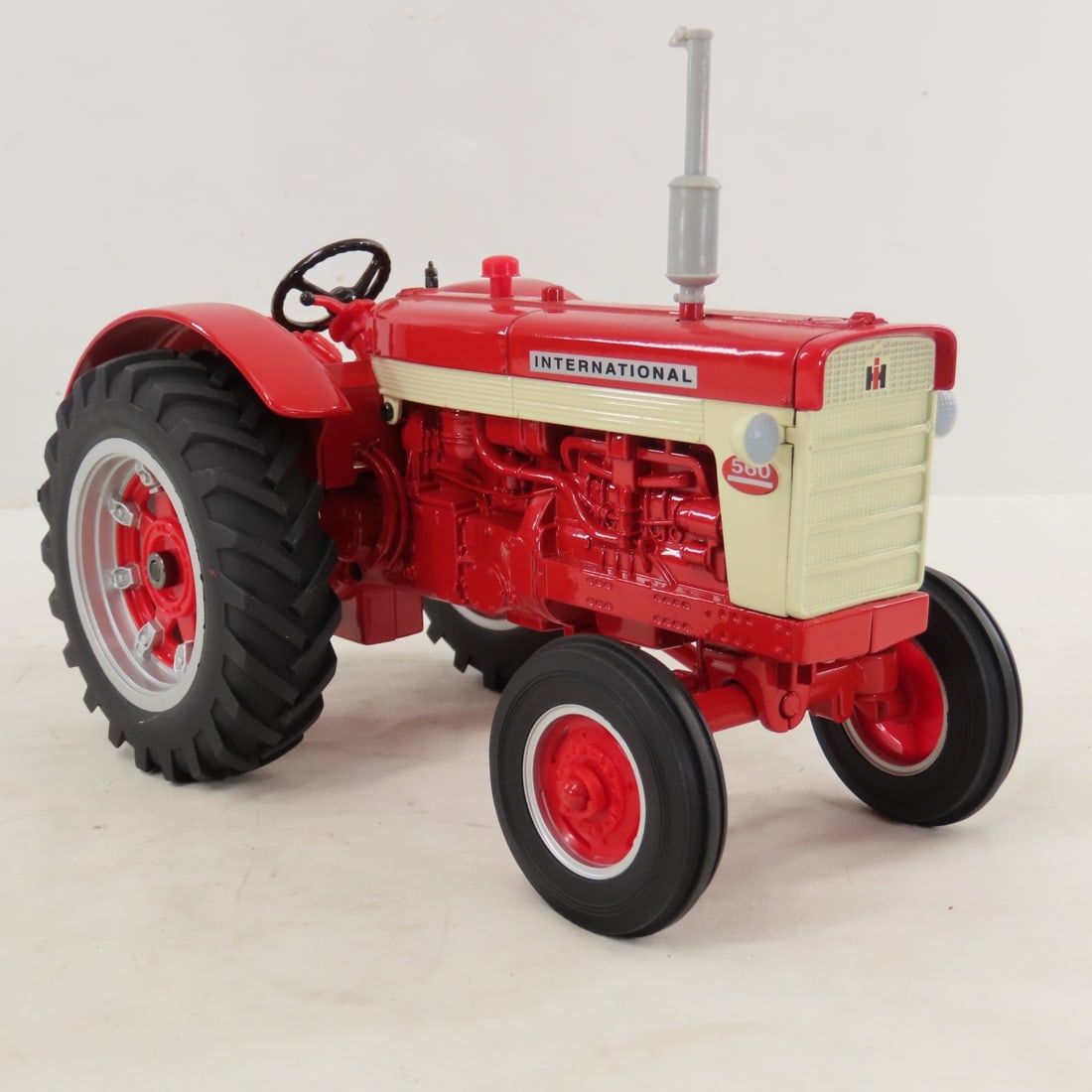 ERTL International 560 WF Tractor - 7