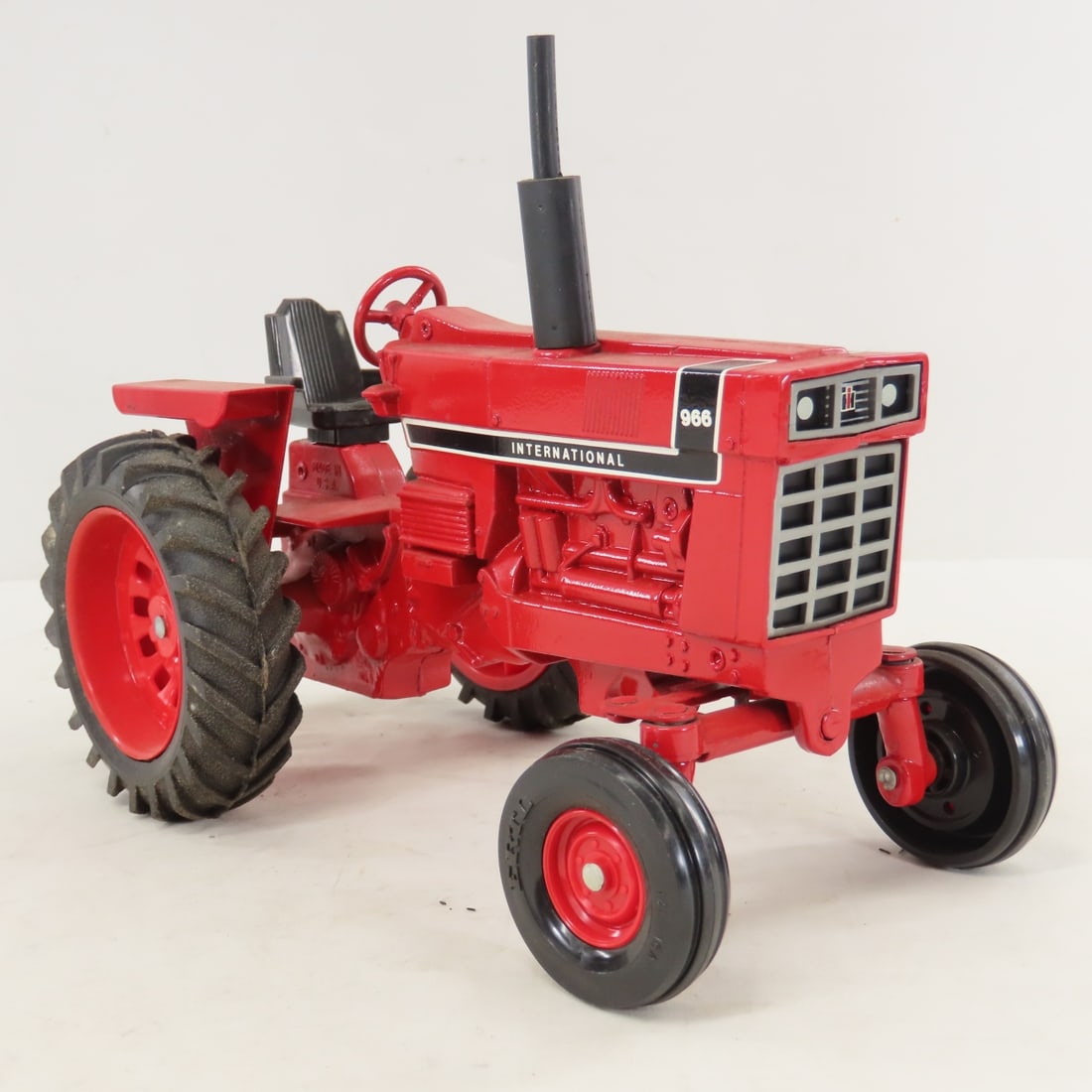 ERTL International 966 WF Tractor - 7