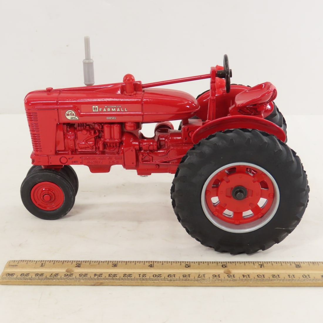 ERTL IH McCormick Farmall Super M-TA 1981 Show - 2