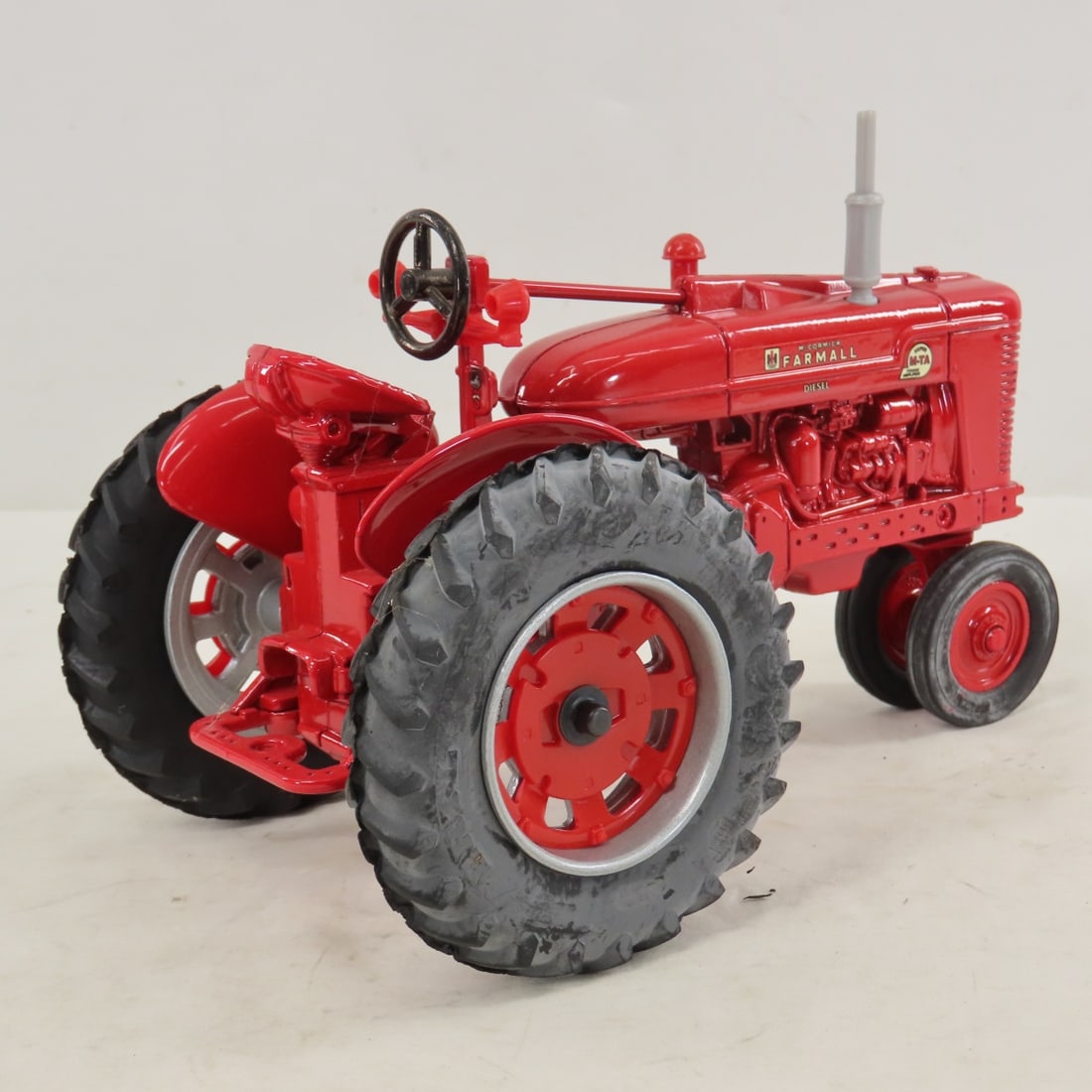 ERTL IH McCormick Farmall Super M-TA 1981 Show - 5