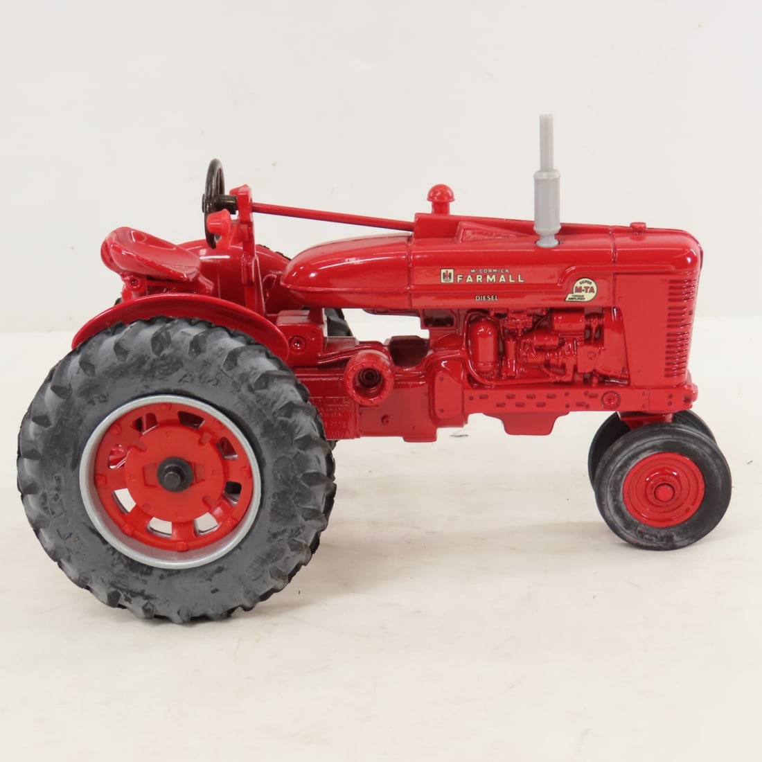 ERTL IH McCormick Farmall Super M-TA 1981 Show - 6
