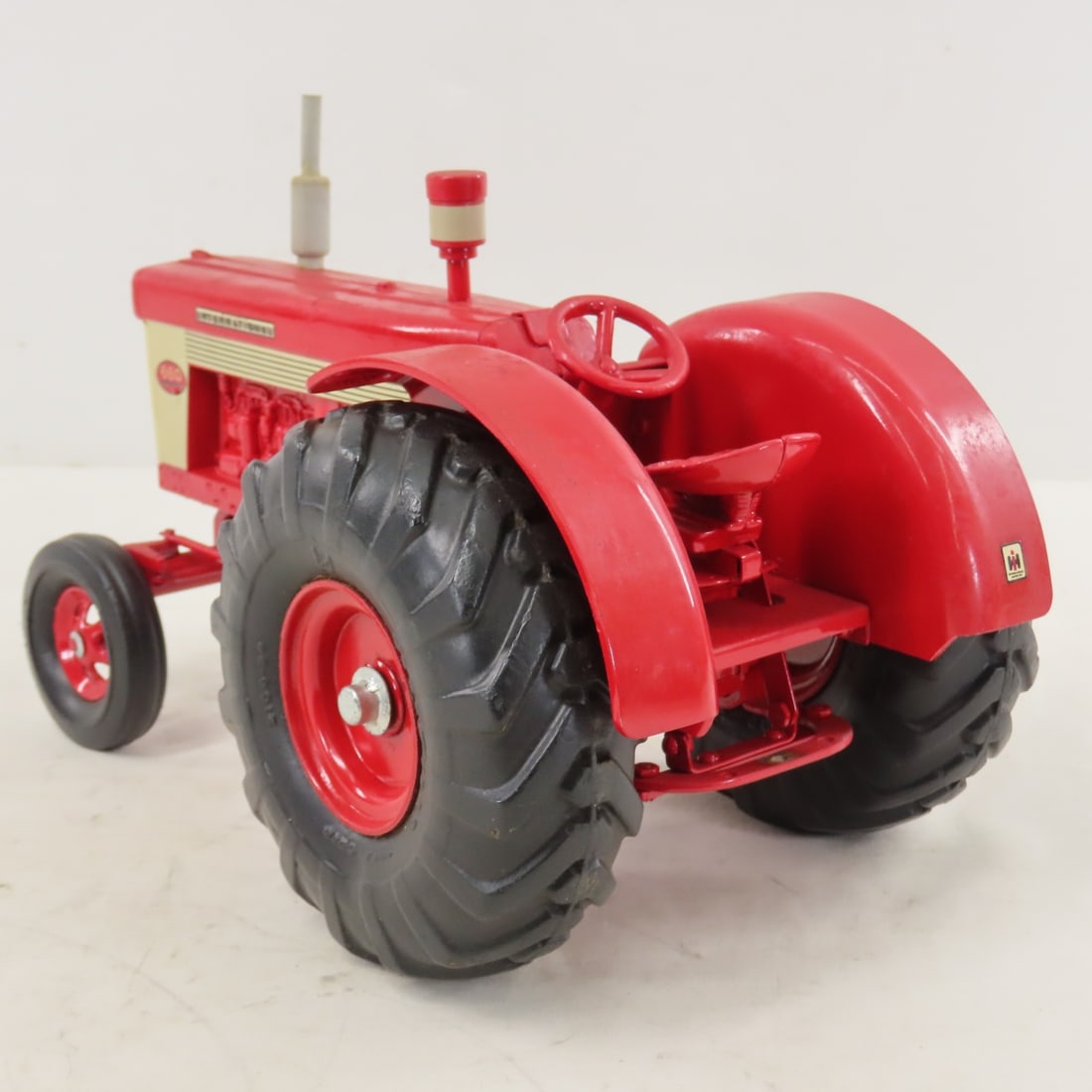 ERTL McCormick International 660 WF Tractor - 3