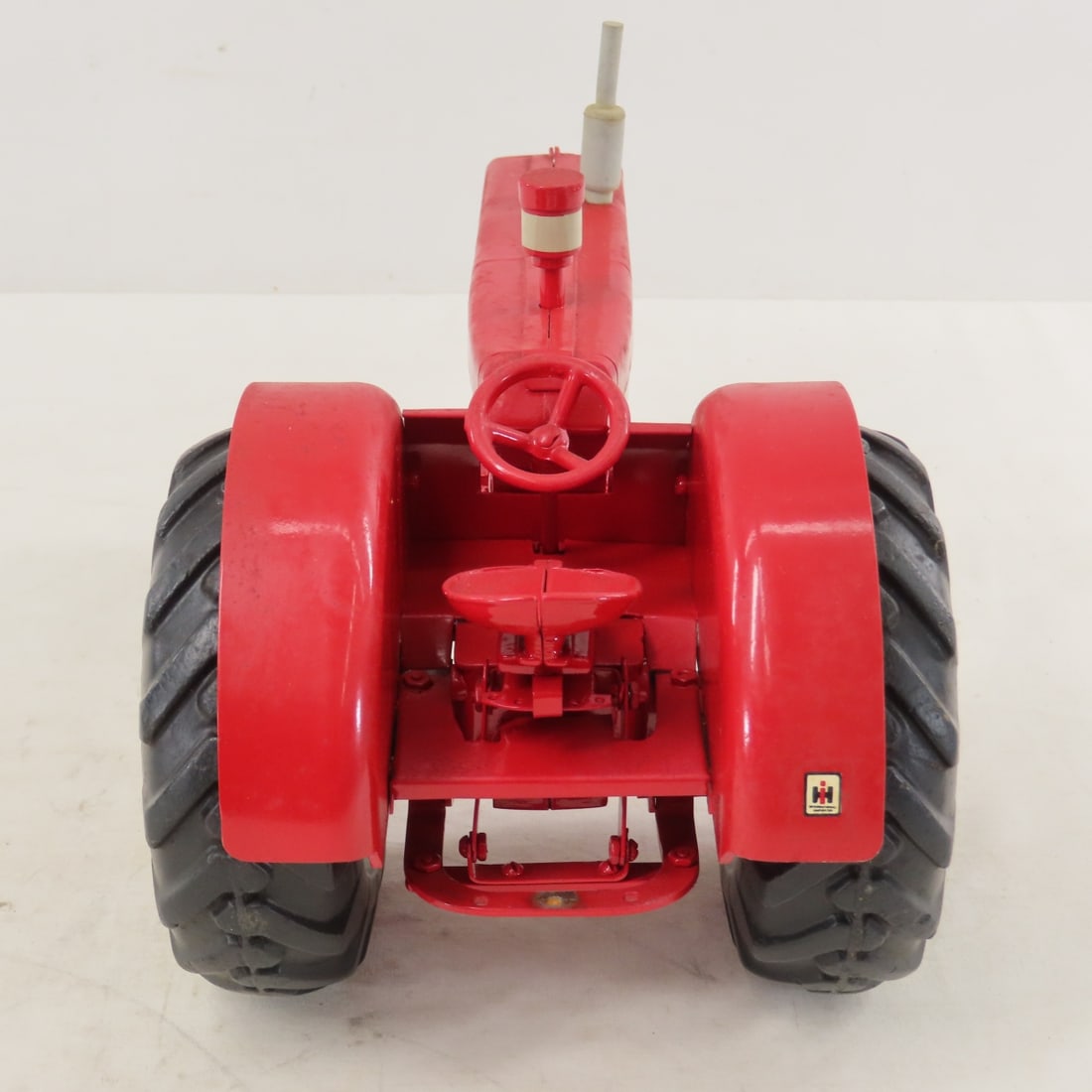 ERTL McCormick International 660 WF Tractor - 4