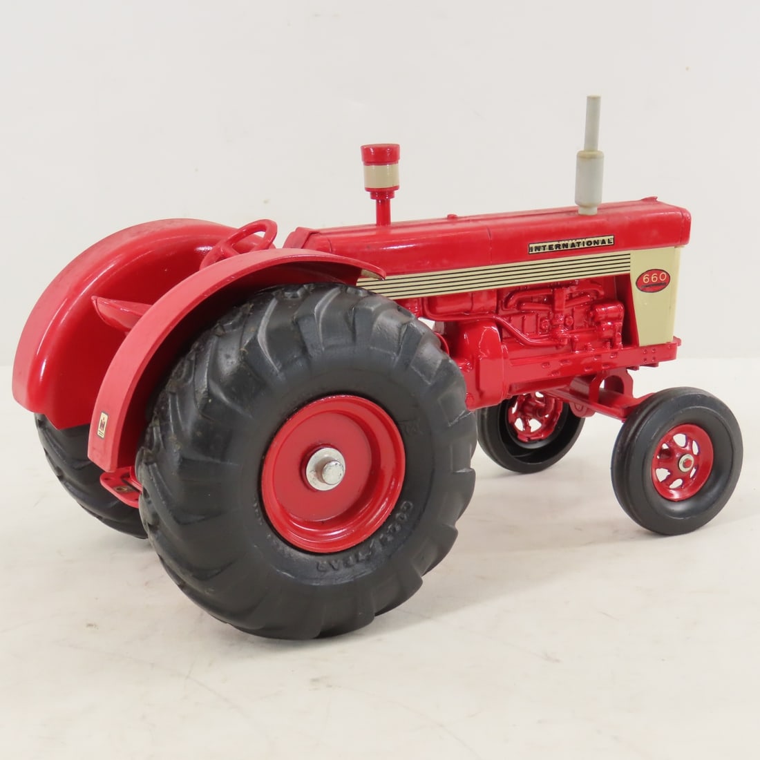 ERTL McCormick International 660 WF Tractor - 5
