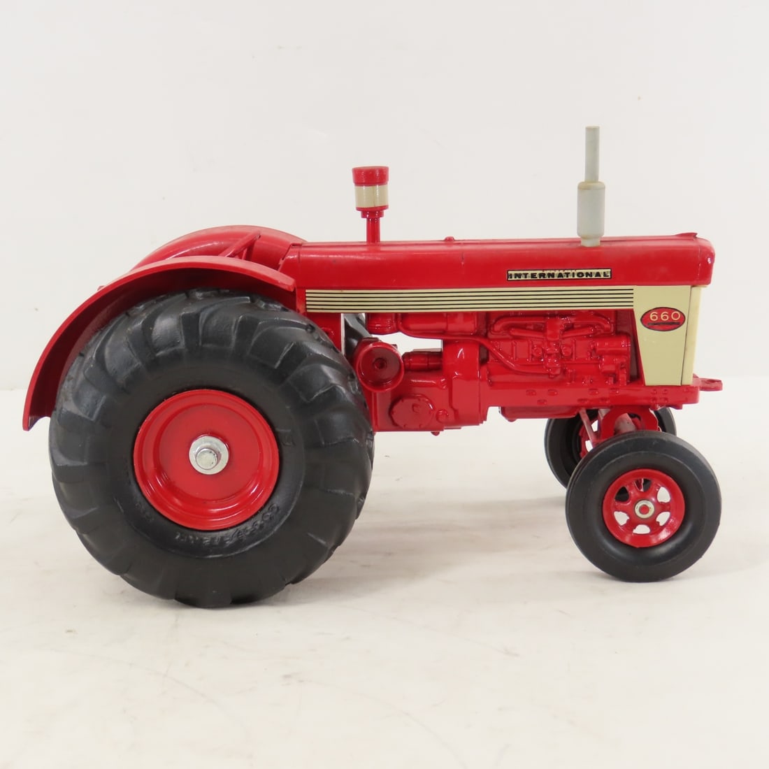 ERTL McCormick International 660 WF Tractor - 6