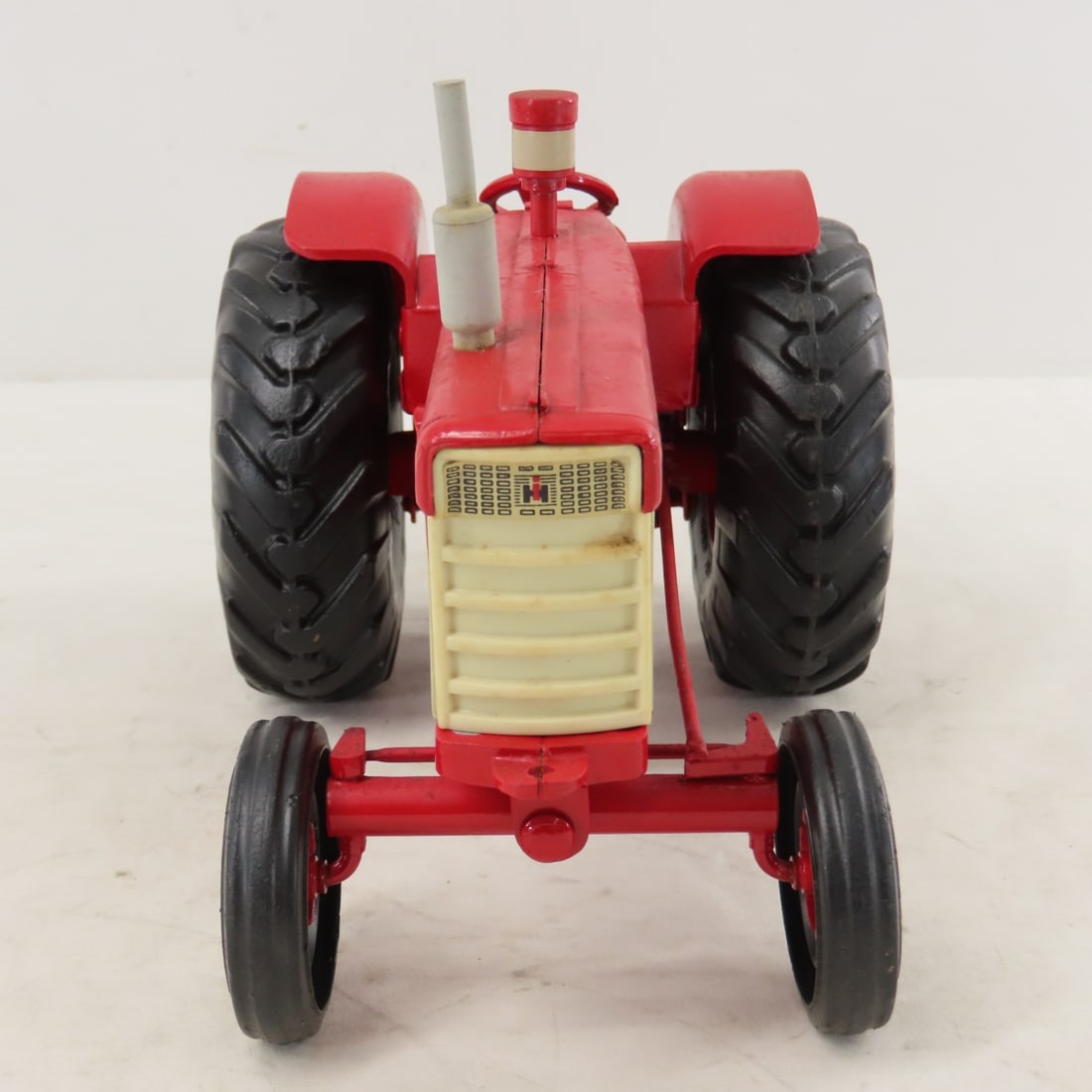 ERTL McCormick International 660 WF Tractor - 8