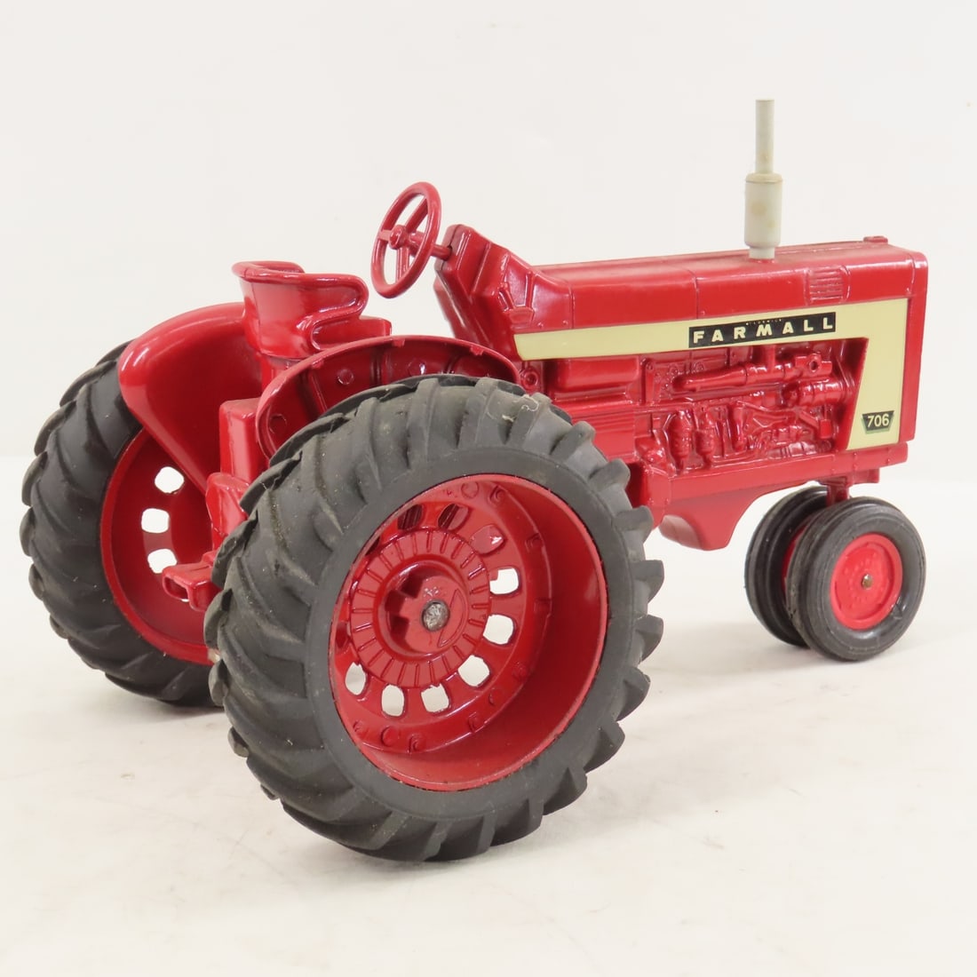 ERTL Farmall 706 NF Tractor - 5