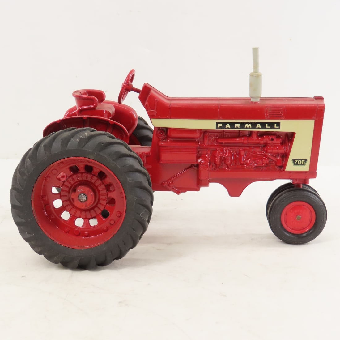 ERTL Farmall 706 NF Tractor - 6
