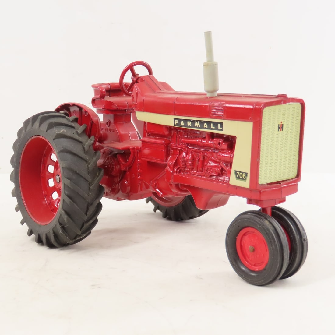 ERTL Farmall 706 NF Tractor - 7