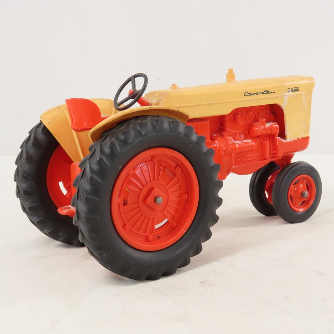 Jo-Han Models Case 800 Case-o-Matic NF Tractor - 5