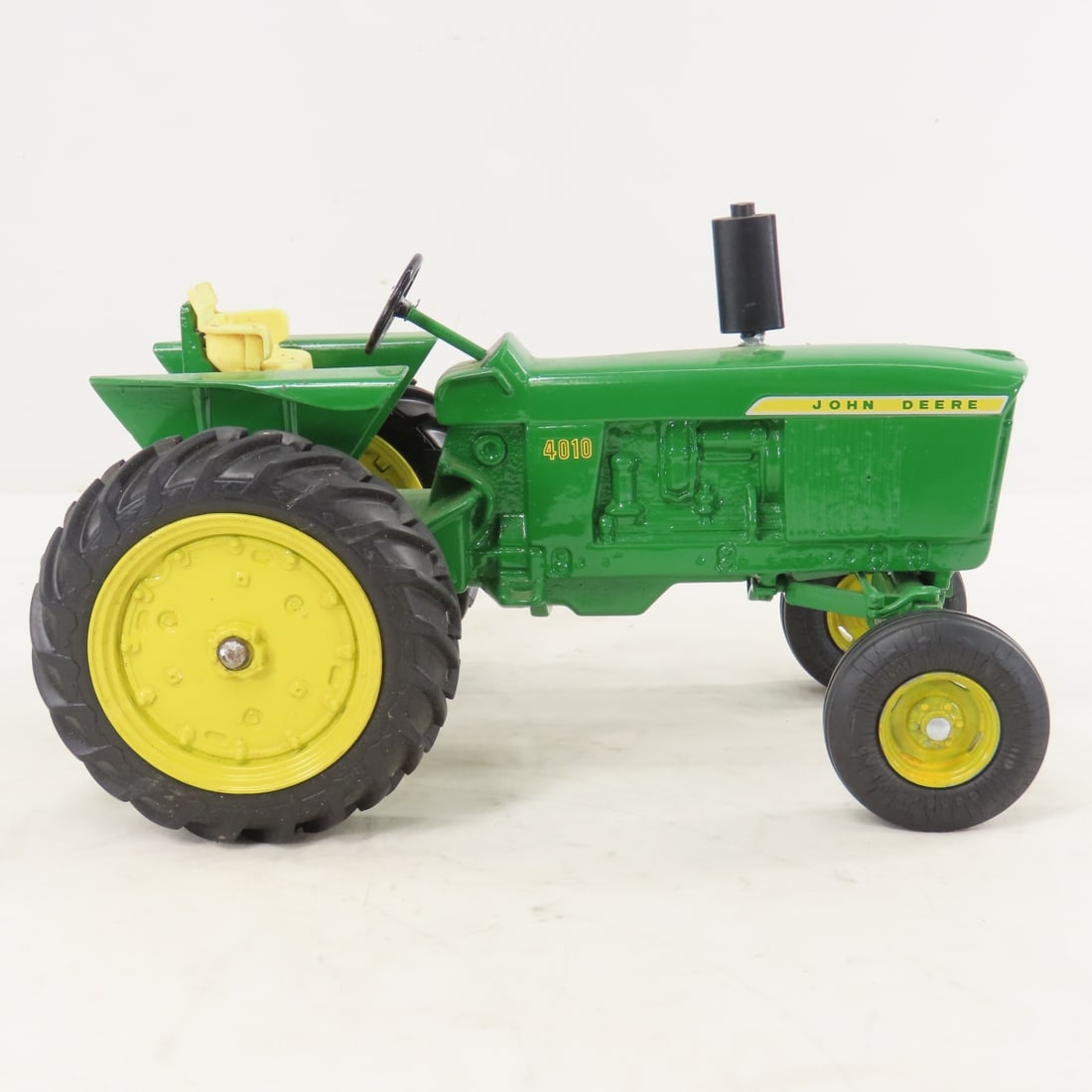 ERTL John Deere 4010 WF Tractor - 6