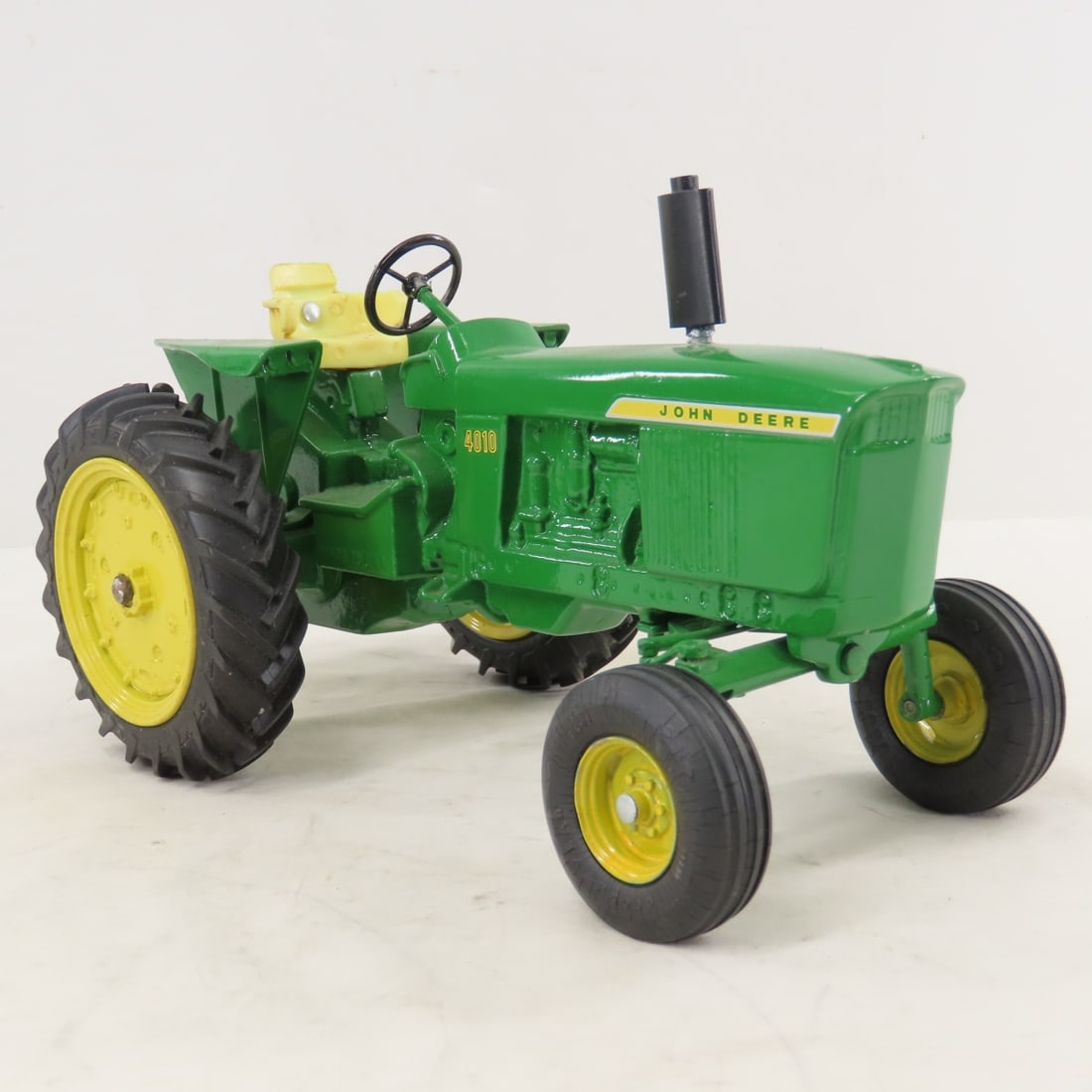 ERTL John Deere 4010 WF Tractor - 7