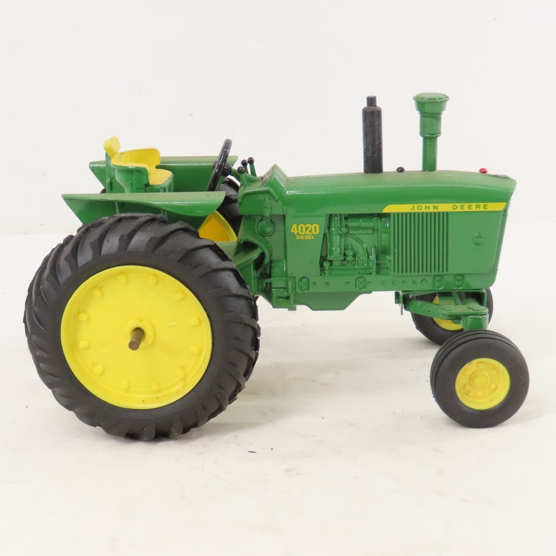ERTL J0hn Deere 4020 Diesel WF Tractor - 6