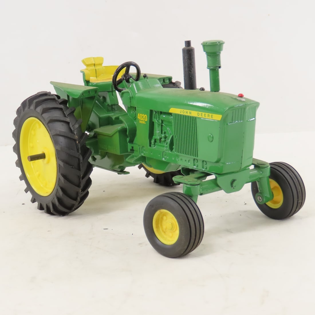 ERTL J0hn Deere 4020 Diesel WF Tractor - 7