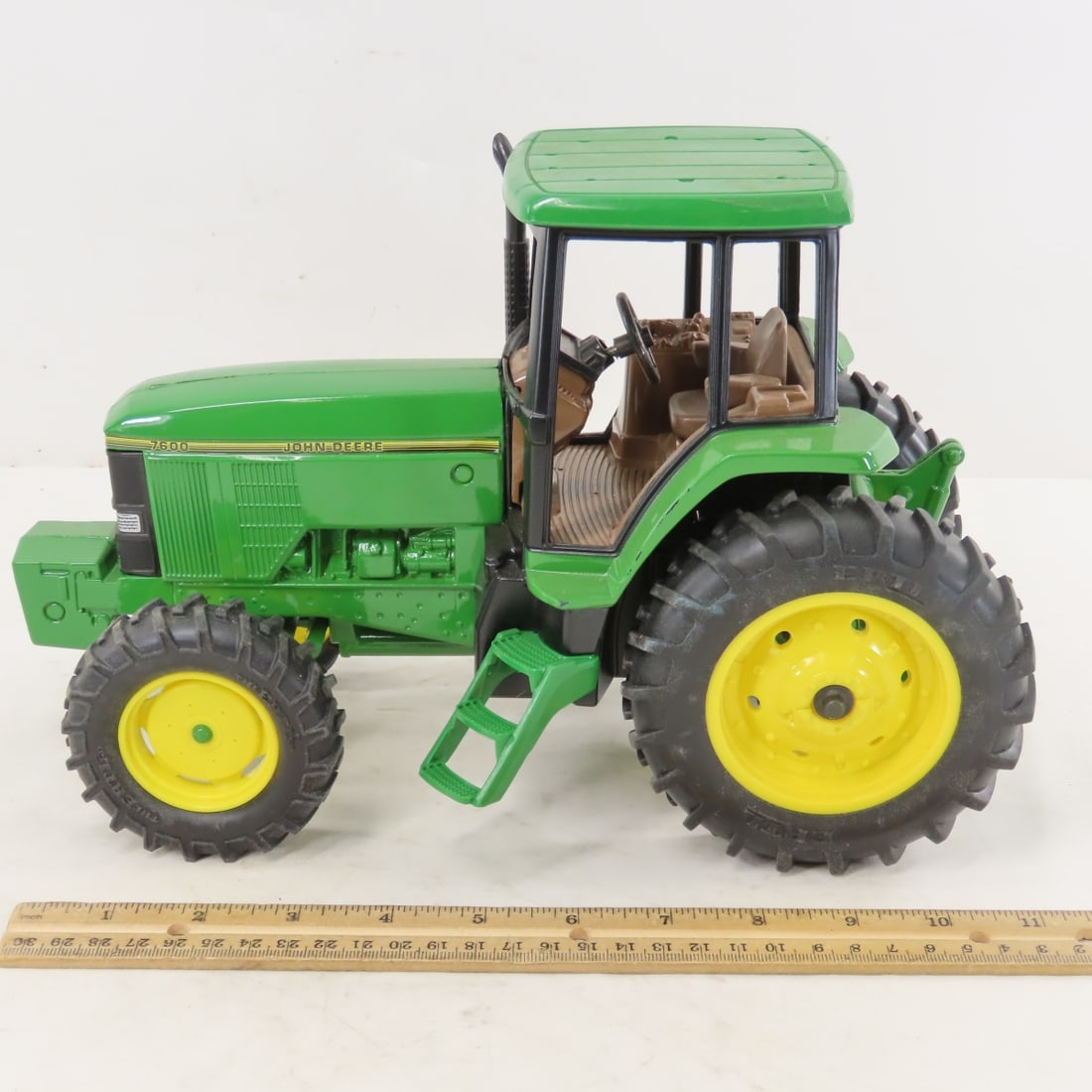 ERTL John Deere 7600 MWFD Tractor with Cab - 2
