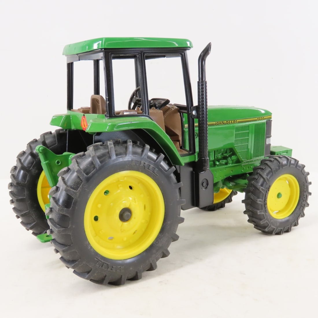 ERTL John Deere 7600 MWFD Tractor with Cab - 5