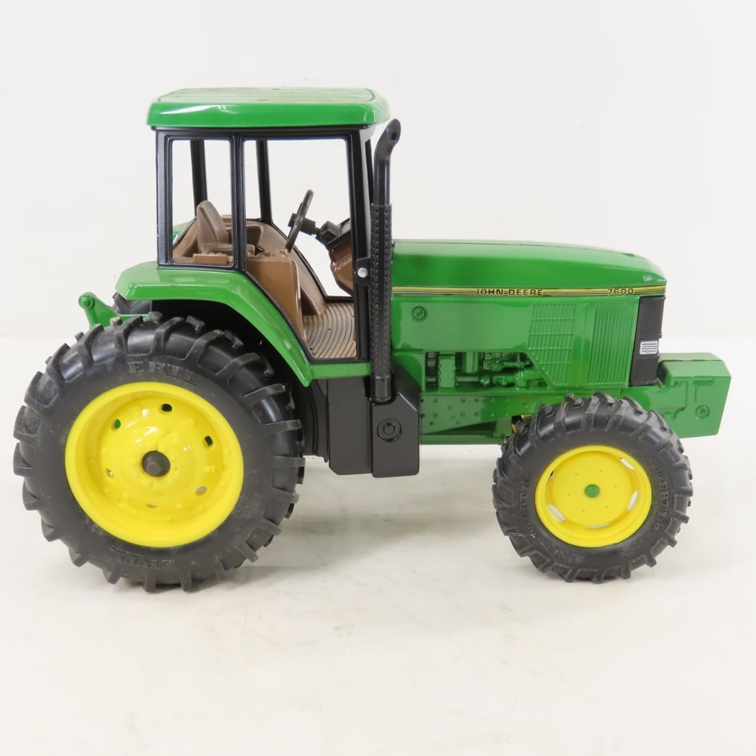 ERTL John Deere 7600 MWFD Tractor with Cab - 6