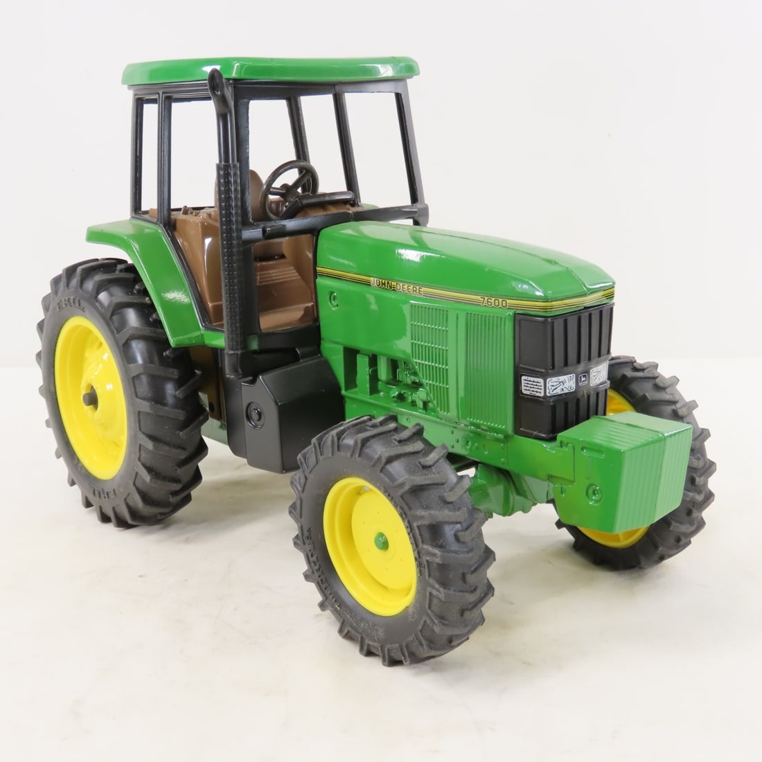 ERTL John Deere 7600 MWFD Tractor with Cab - 7
