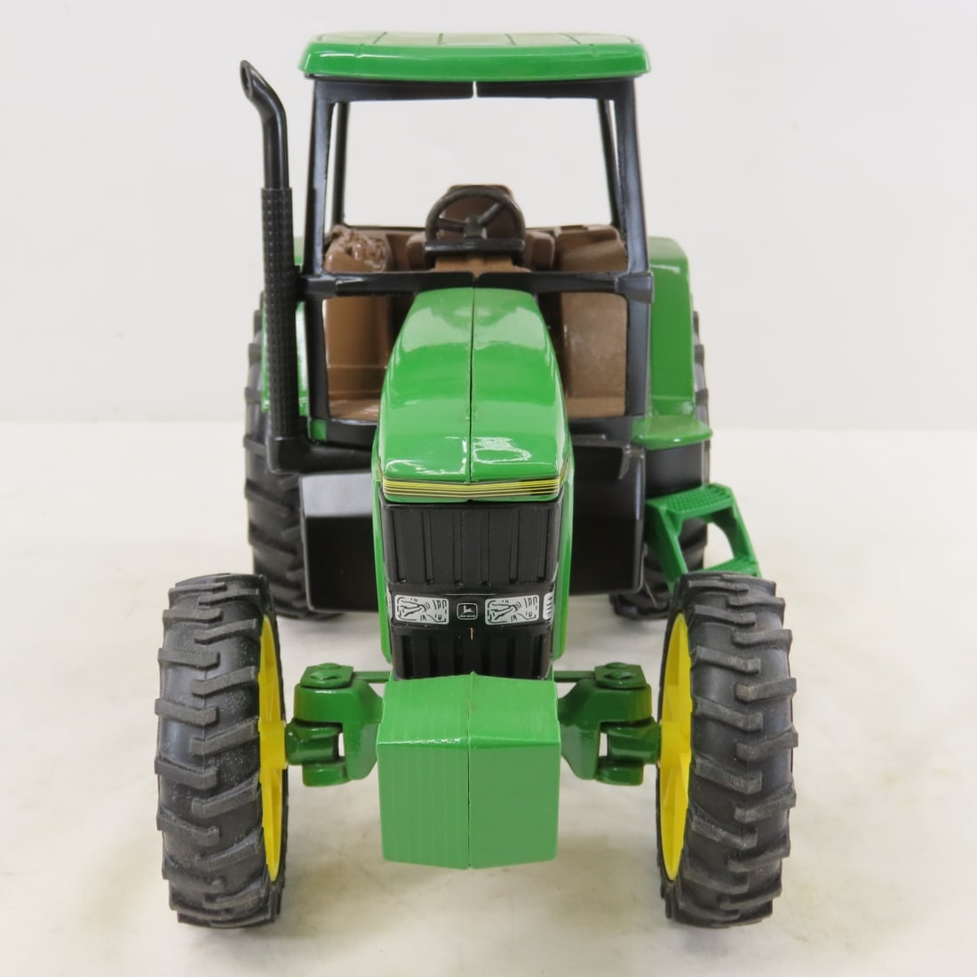ERTL John Deere 7600 MWFD Tractor with Cab - 8