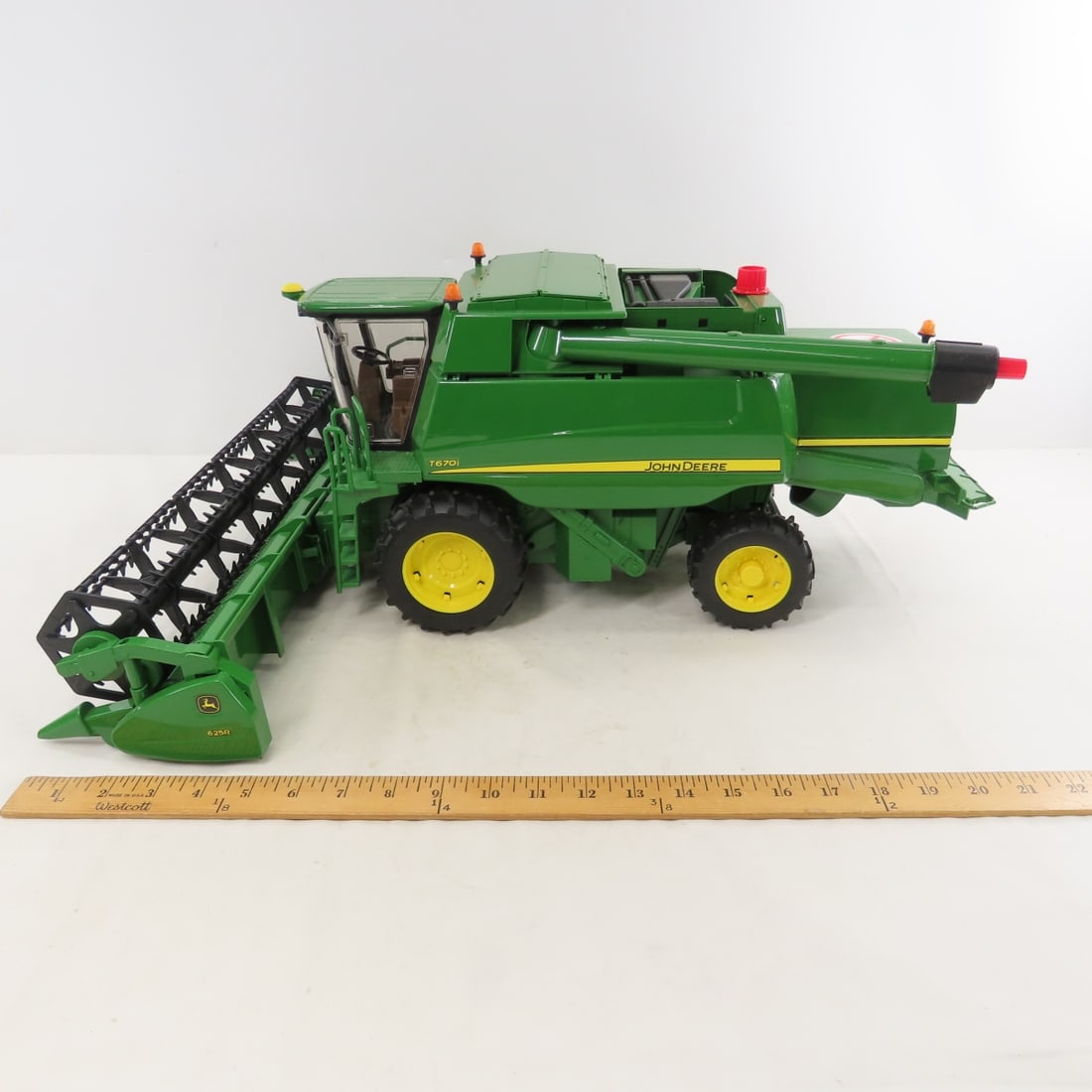 Bruder John Deere T670i Combine with Harvester - 2