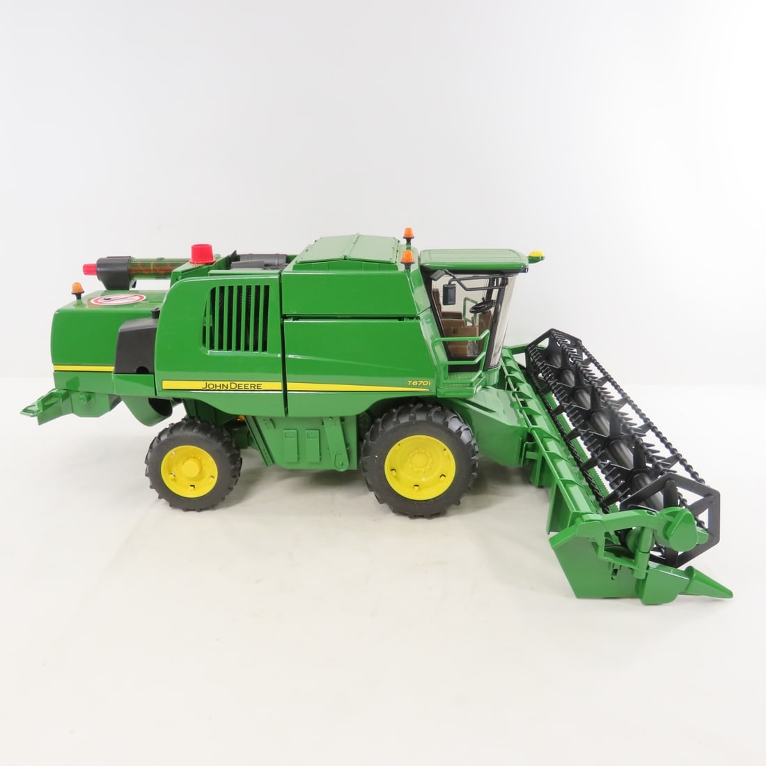 Bruder John Deere T670i Combine with Harvester - 7